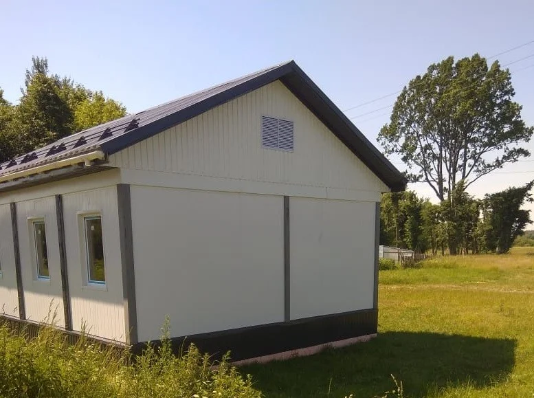 В поселке Ильичево под Полесском полностью завершены работы по установке нового фельдшерско-акушерского пункта