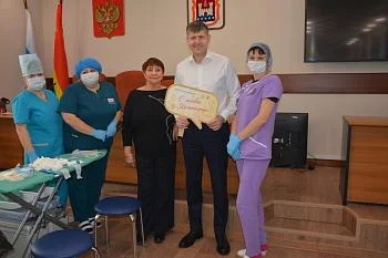 Станция переливания крови Калининградской области организовала День донора в региональном парламенте Станция переливания крови Калининградской области организовала День донора в региональном парламенте