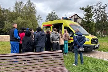 Студенты Медицинского колледжа отработали навыки первой помощи в условиях природных катастроф с помощью опытных врачей  Студенты Медицинского колледжа отработали навыки первой помощи в условиях природных катастроф с помощью опытных врачей